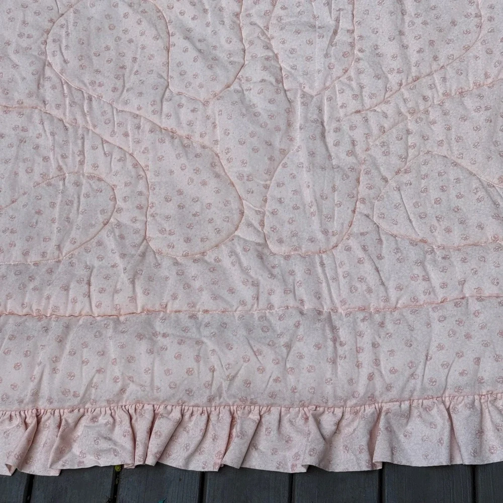 2.7 Vtg Peach Floral Ruffle Quilted Comforter 85x72 Cottage Shabby Chic Bedding
